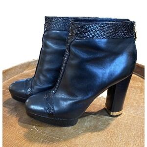 Tory Burch TB Black Boots A71A Leather Gold Accent Ankle Rare Embossed Women 8